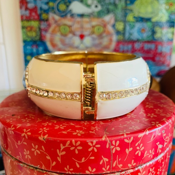 Art Deco Style Cream & Black Crystal Enameled Clamper Bracelet - Picture 6 of 9